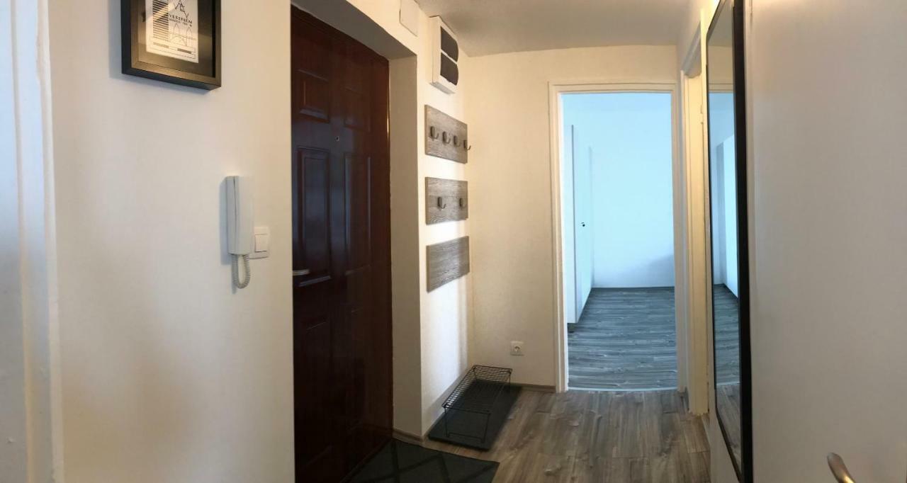 Central Apartments Веспрем Экстерьер фото