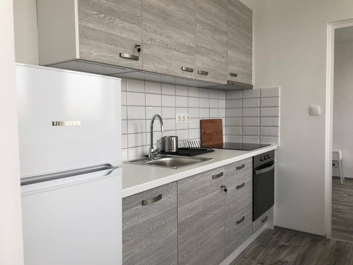 Central Apartments Веспрем Экстерьер фото